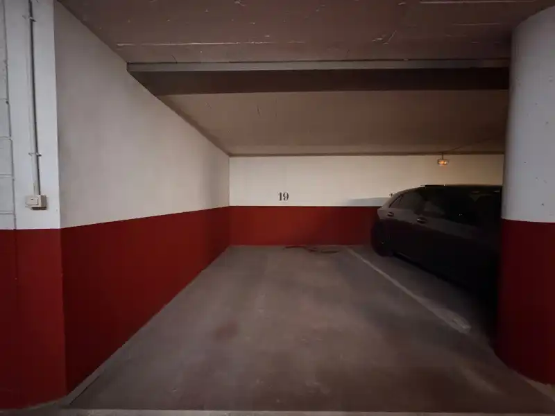 Parking de Piso en venta en La Bisbal d'Empordà con Aire acondicionado, Calefacción y Parquet