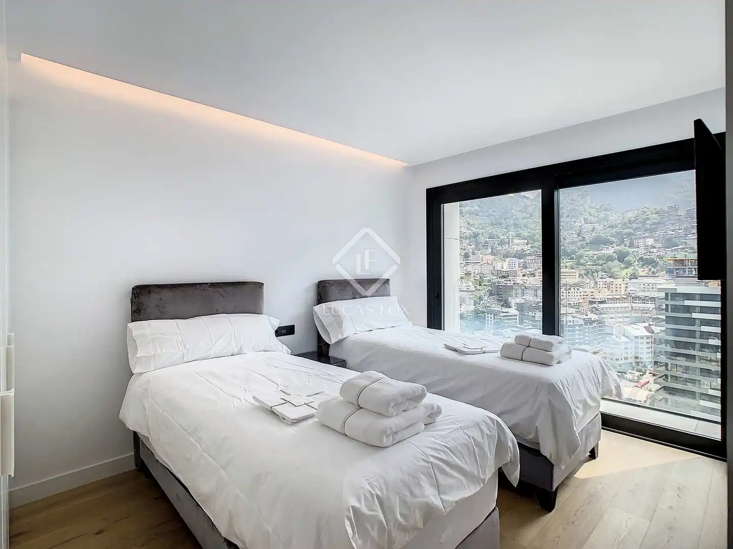 Bedroom of Attic for sale in Madrid  with Air Conditioner, Heating and Terrace
