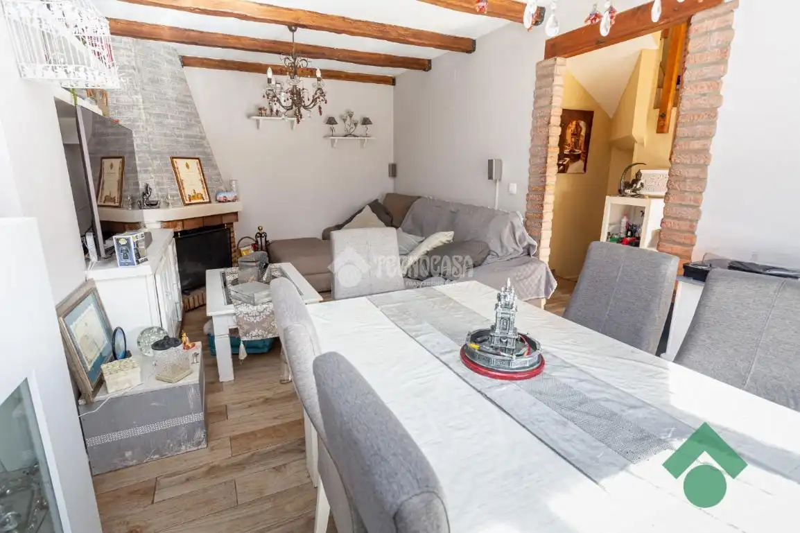 Semi-detached house for sale in C. America-Res. Los Carmenes, imagen 2