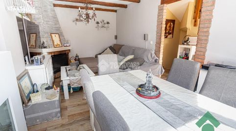 Foto 2 de Casa adosada en venta en C. America-res. Los Carmenes, San Bernabé, Algeciras