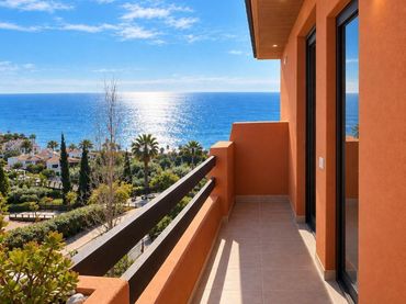 Apartamento con balcón en alquiler en Avenida Litoral