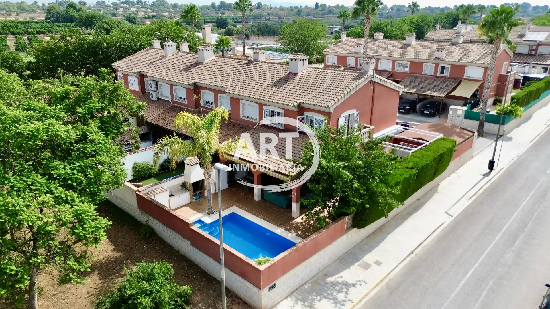 Vista exterior de Casa adosada en venda en La Pobla de Vallbona amb Aire condicionat, Calefacció i Jardí privat