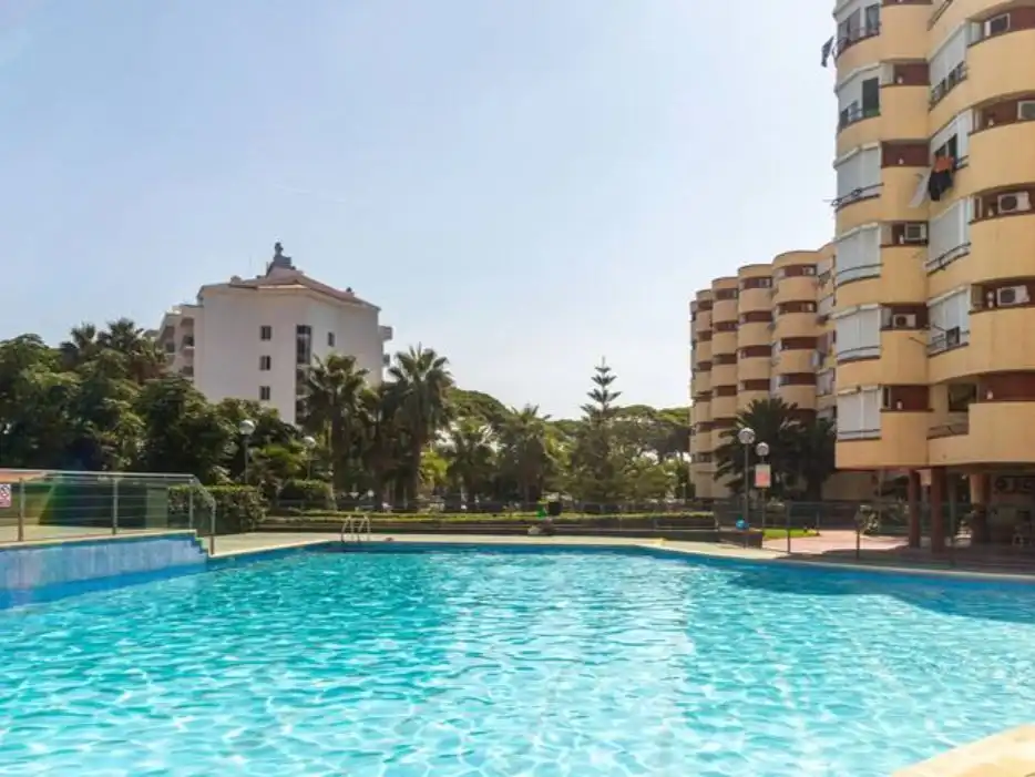 Piscina de Estudi de lloguer en Vila-seca amb Aire condicionat, Moblat i Rentadora