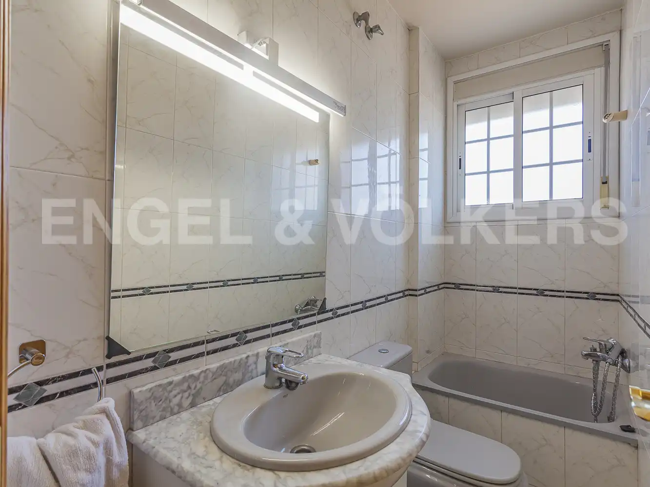 Bathroom of Attic for rent in Barcelona  with Heating, Parquet flooring and Terrace