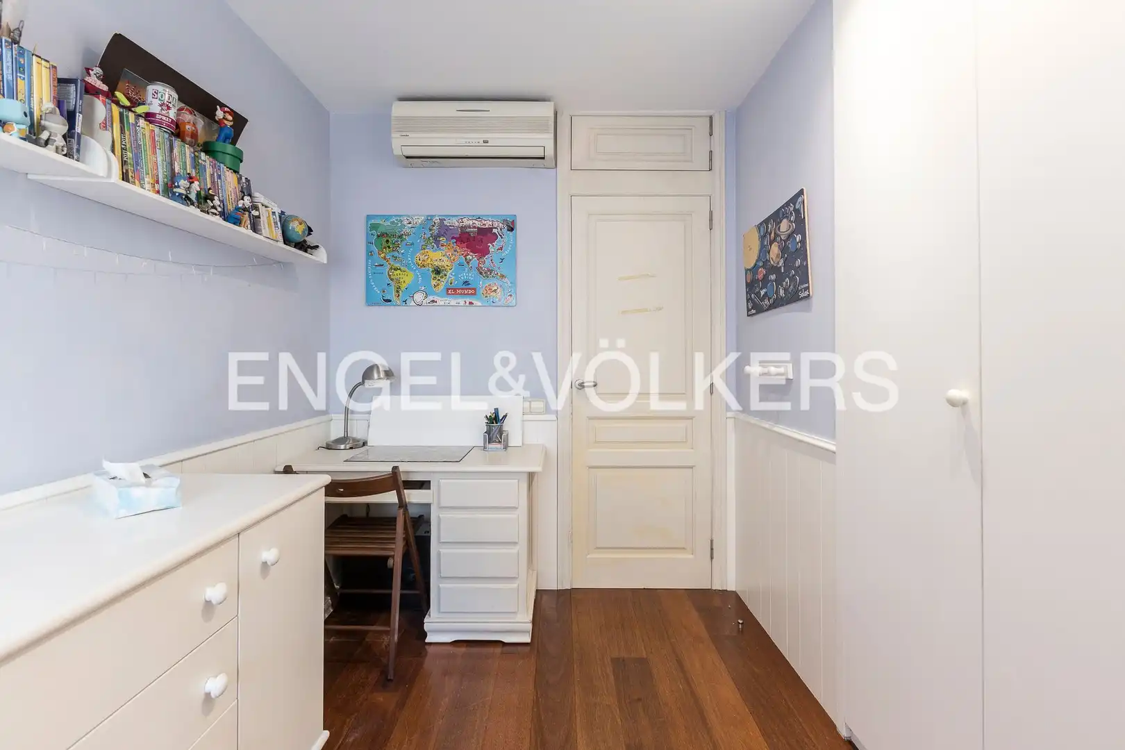 Flat for sale in Barcelona  with Air Conditioner, Heating and Furnished