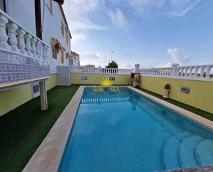 Piscina de Casa o xalet de lloguer en Torrevieja amb Aire condicionat, Terrassa i Piscina