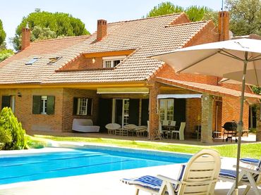 Villa con piscina in vendita a Paseo de Serbales