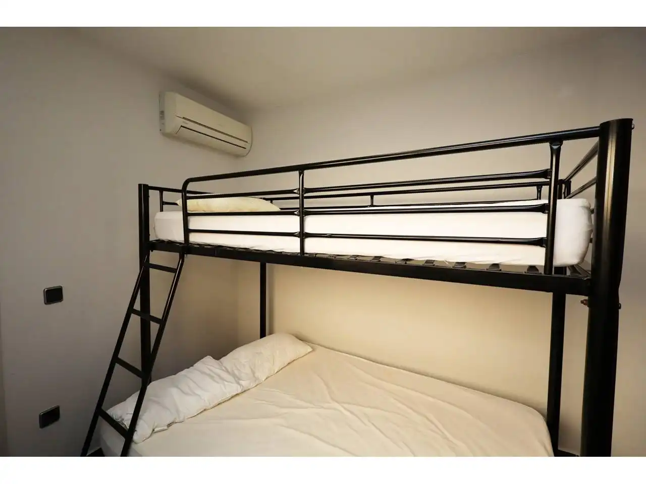 Habitación de Casa o chalet en venta en Lloret de Mar con Calefacción, Jardín privado y Terraza