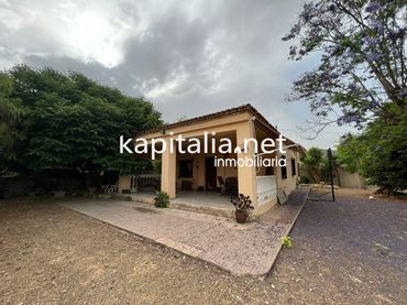 Casa amb piscina en venda a Santa Ana
