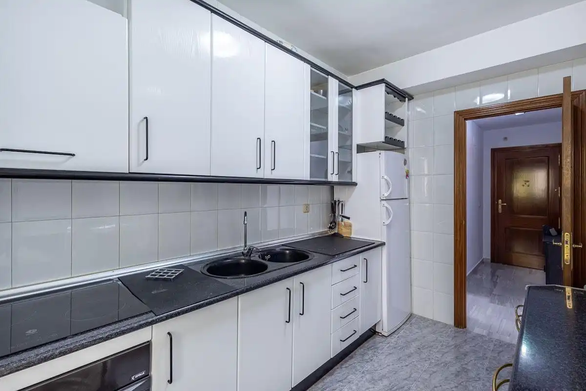 Kitchen of Flat for rent in Genil