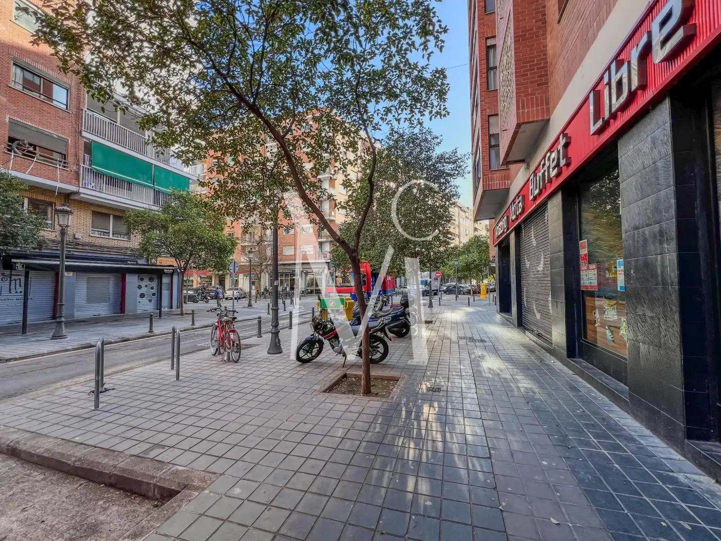 Vista exterior de Local de alquiler en Valencia
