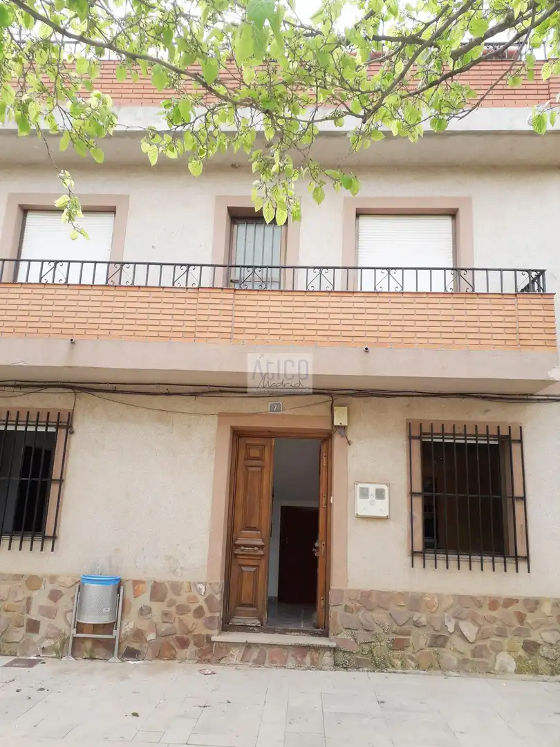 Vista exterior de Casa o xalet en venda en Cózar amb Terrassa