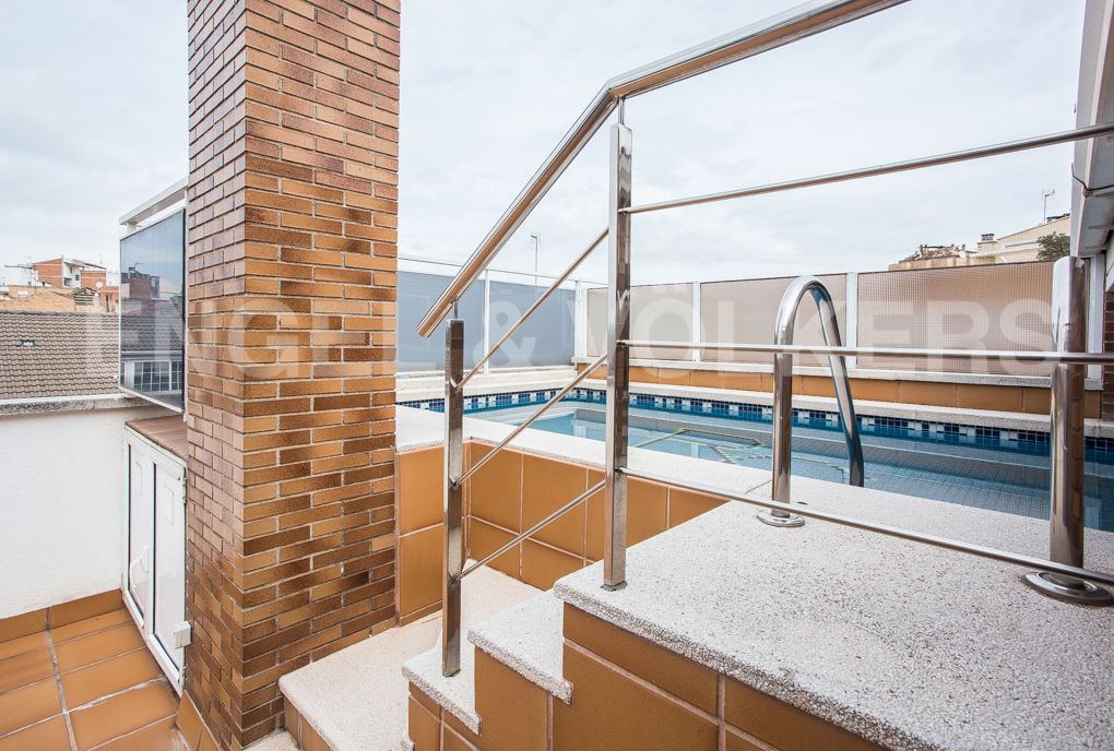 Swimming pool of Attic for sale in Manresa  with Air Conditioner, Heating and Terrace