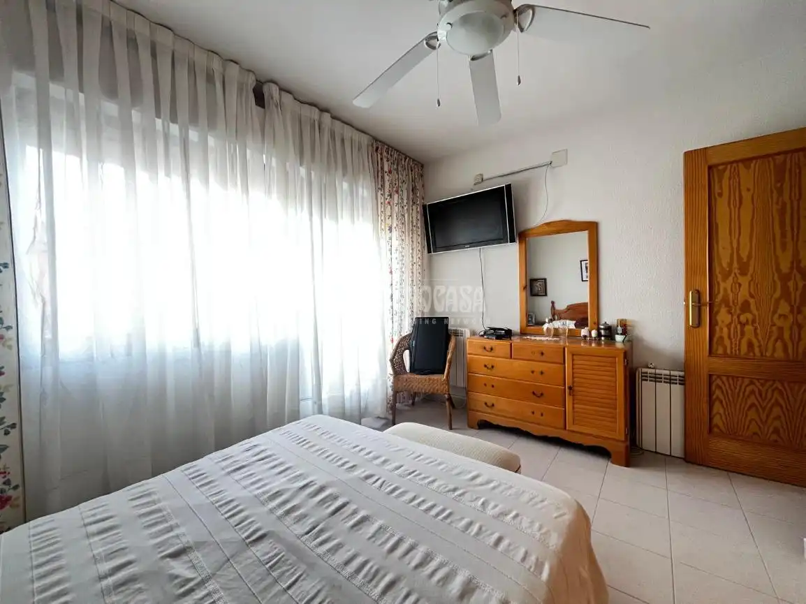 Habitación de Casa adosada en venta en Las Herencias con Calefacción, Piscina y Amueblado