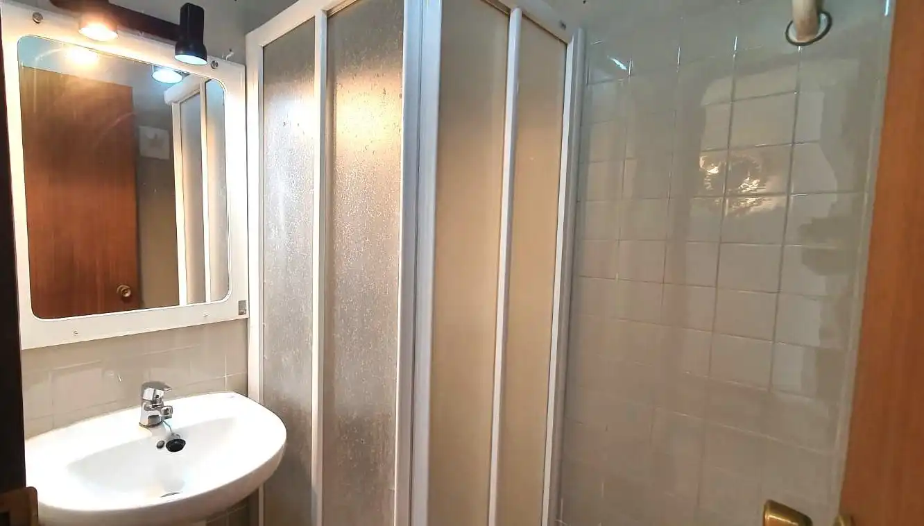Bany de Apartament en venda en Benidorm amb Jardí privat, Terrassa i Balcó