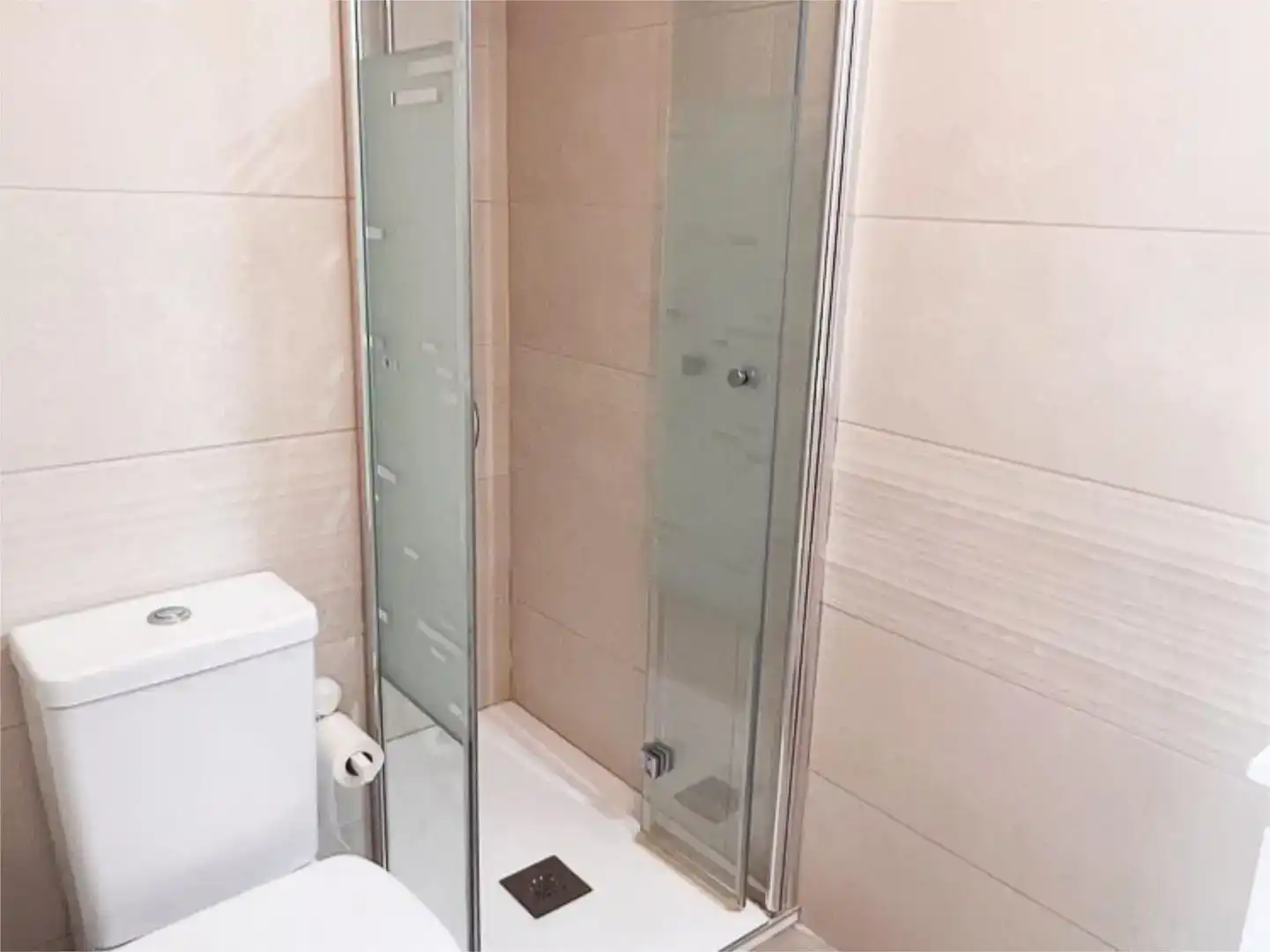 Badezimmer von Wohnungen zur Miete in Salobreña mit Schwimmbad und Balkon