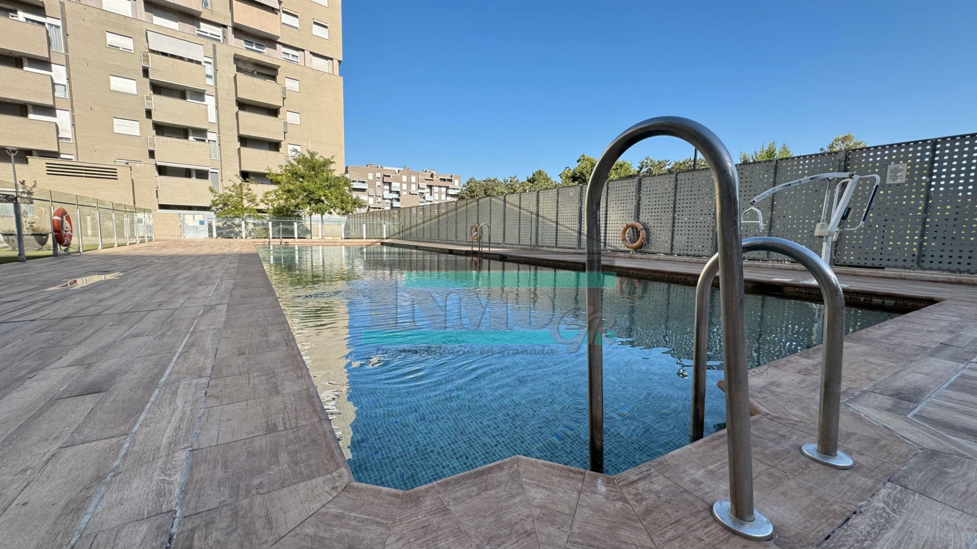 Piscina de Pis de lloguer en  Granada Capital amb Aire condicionat, Calefacció i Moblat