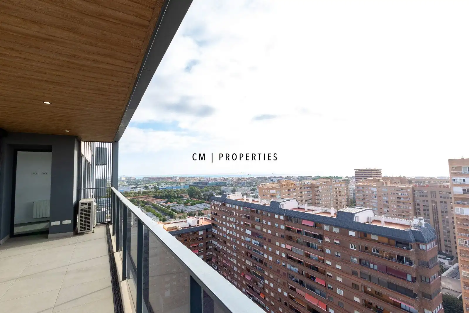 Außenansicht von Wohnung zur Miete in Valencia mit Klimaanlage, Heizung und Terrasse
