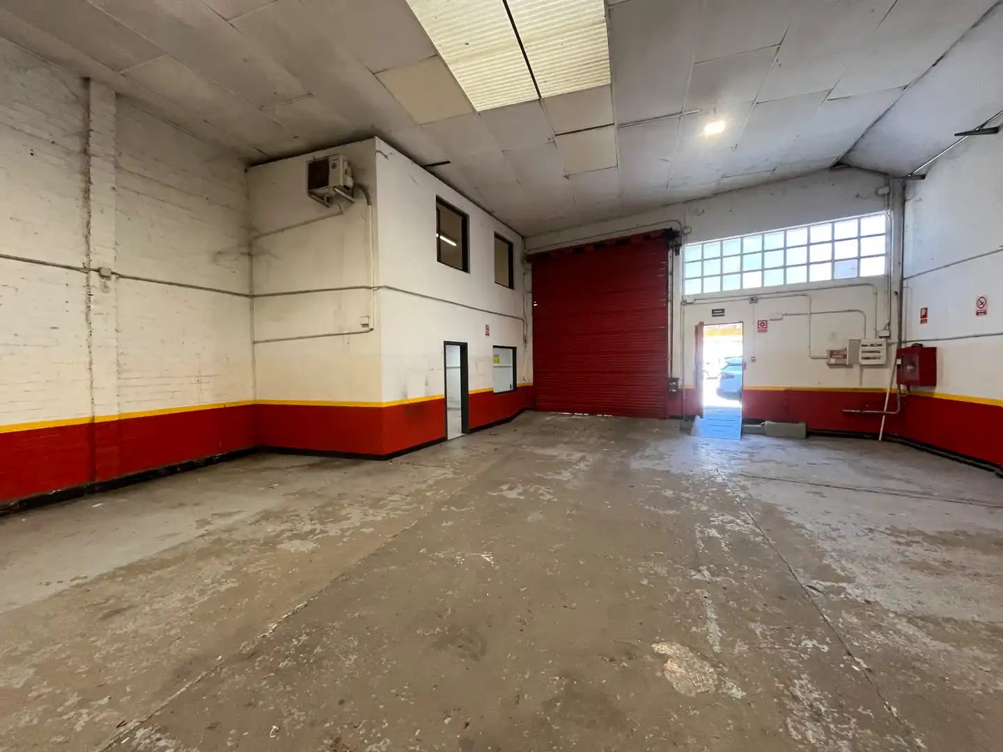 Nave industrial de alquiler en Girona con Alarma