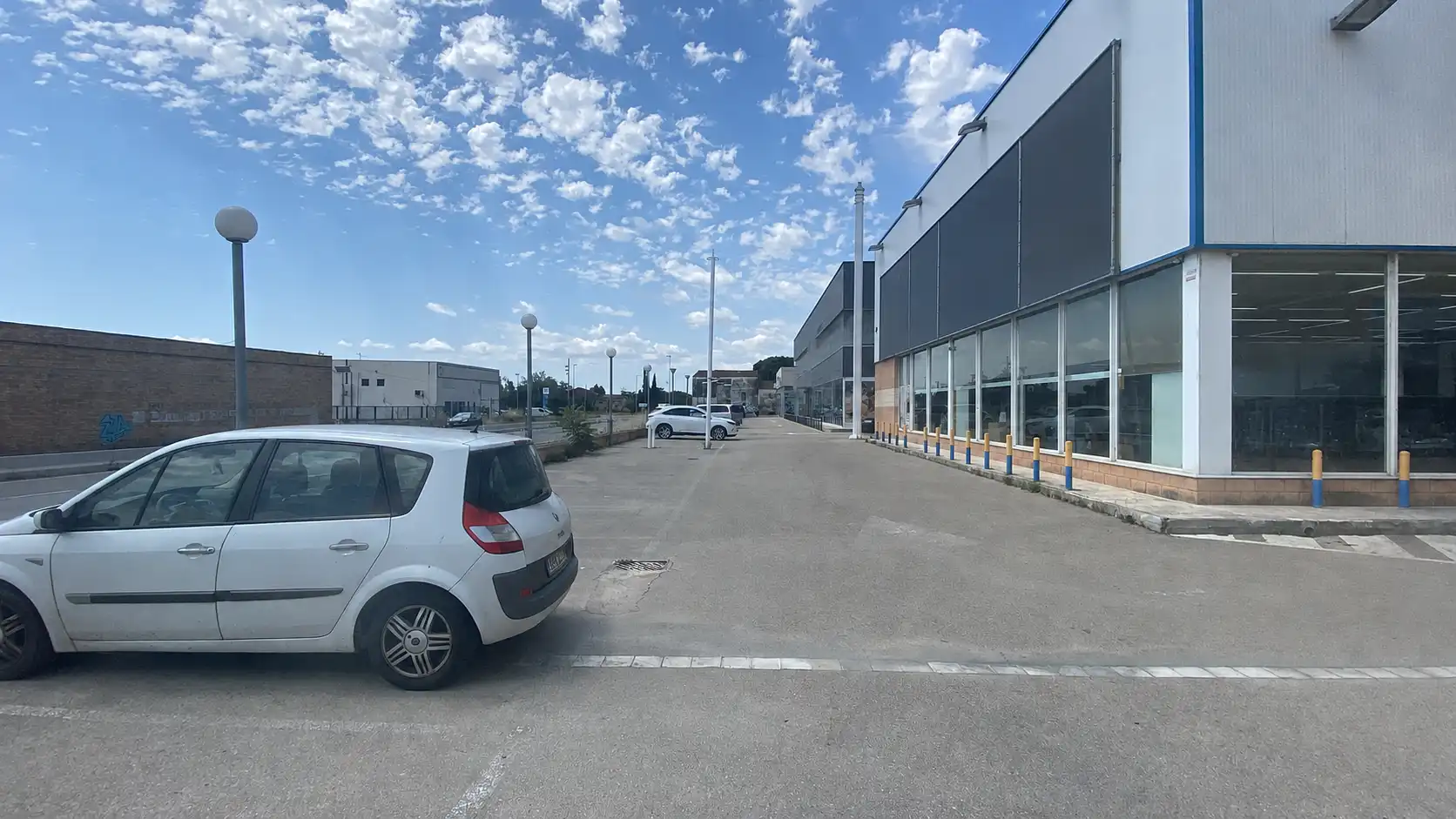 Parking of Industrial buildings for rent in Roquetes