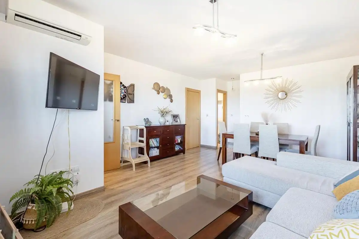 Sala d'estar de Casa adosada en venda en Güevéjar amb Aire condicionat, Calefacció i Terrassa