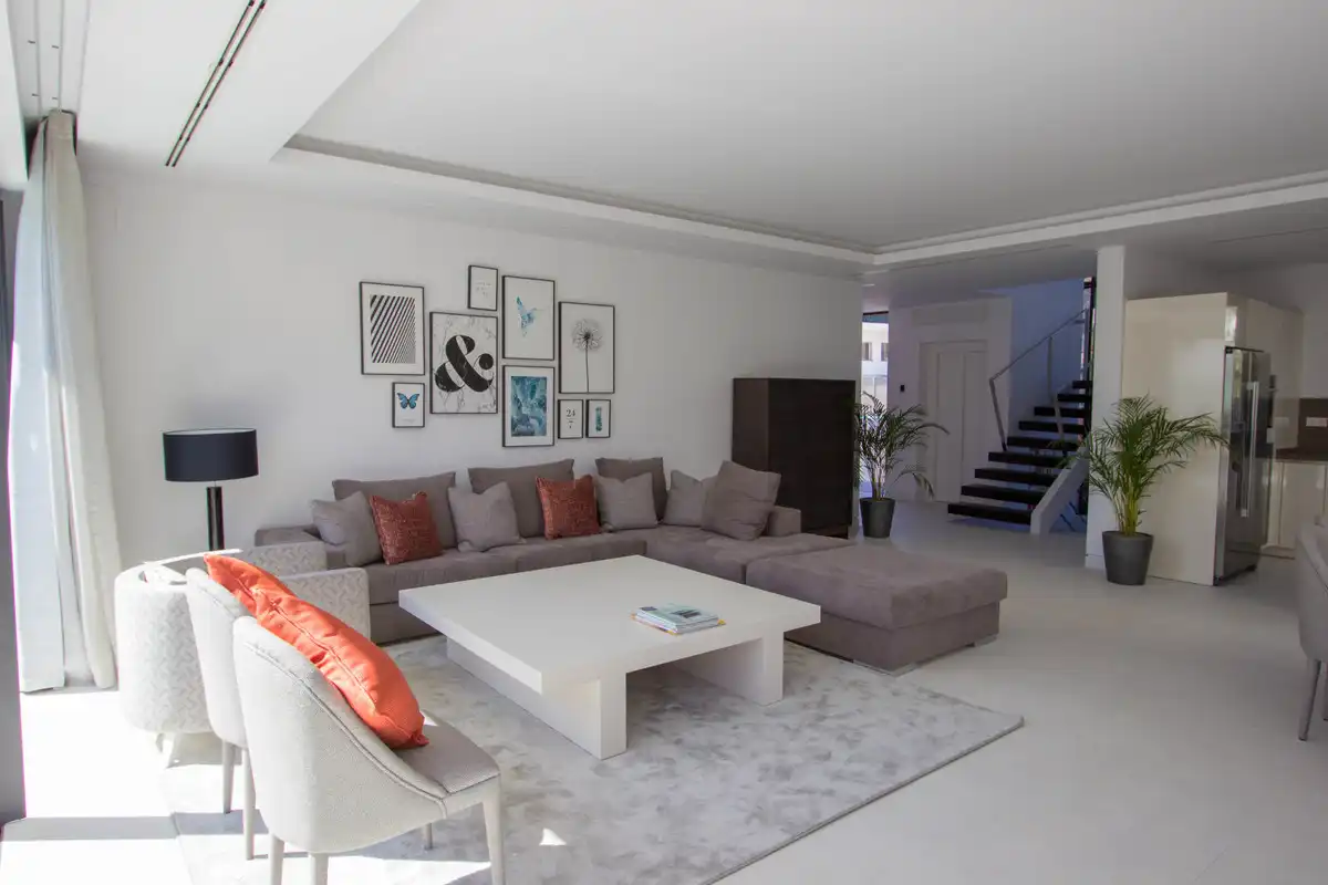 Sala de estar de Casa o chalet en venta en Marbella con Aire acondicionado, Jardín privado y Terraza