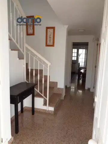 Einfamilien-Reihenhaus zum Verkauf in El Ejido mit Privatgarten, Terrasse und Abstellraum