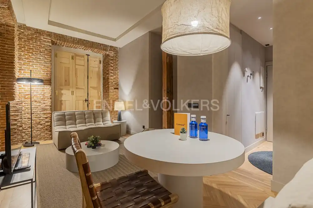 Living room of Flat for rent in Madrid  with Air Conditioner, Heating and Furnished