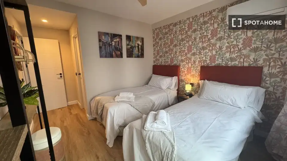 Schlafzimmer von Wohnung zur untervermieten in Madrid mit Klimaanlage, Heizung und Möbliert