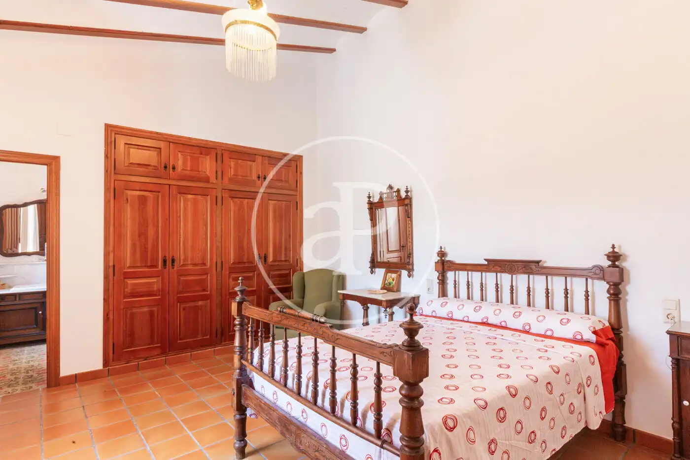 Dormitori de Finca rústica en venda en Requena amb Aire condicionat, Calefacció i Jardí privat