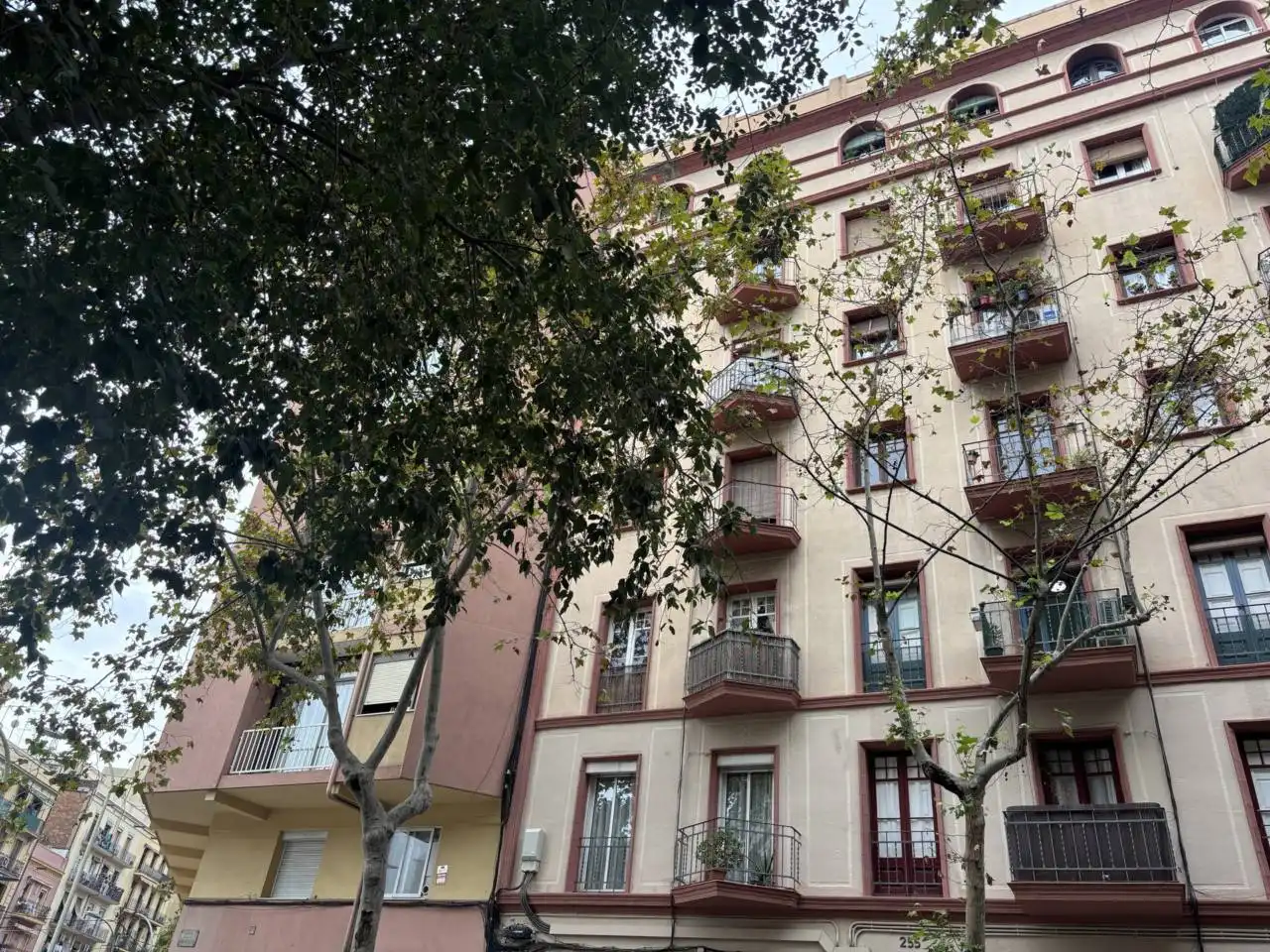Außenansicht von Büro zur Miete in Barcelona mit Alarm