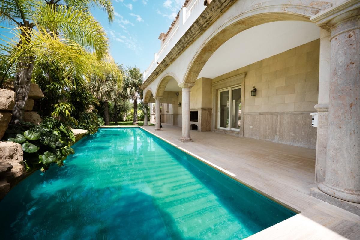 Piscina de Casa o xalet en venda en Marbella amb Aire condicionat, Jardí privat i Terrassa