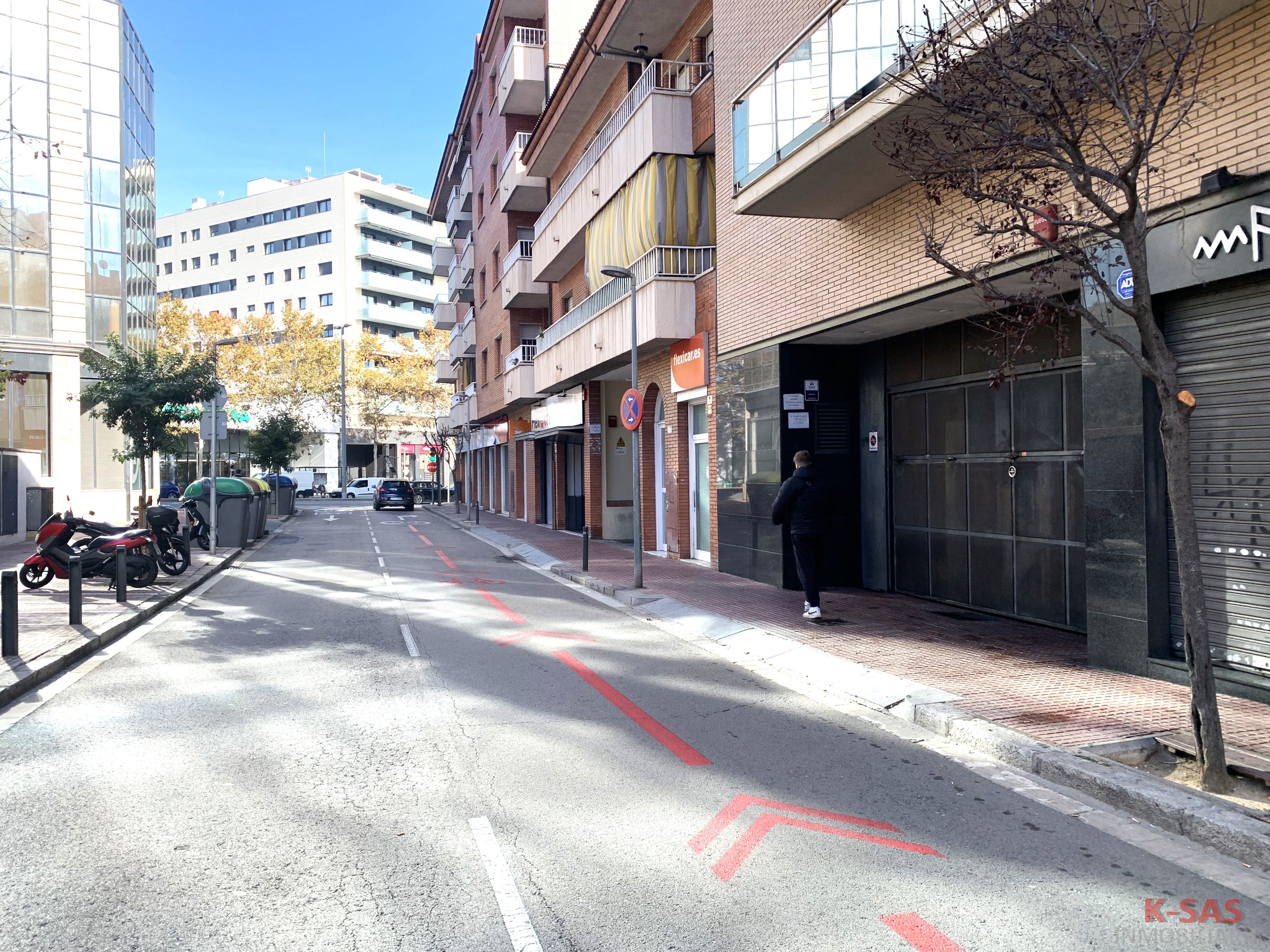 Vista exterior de Garatge en venda en Esplugues de Llobregat