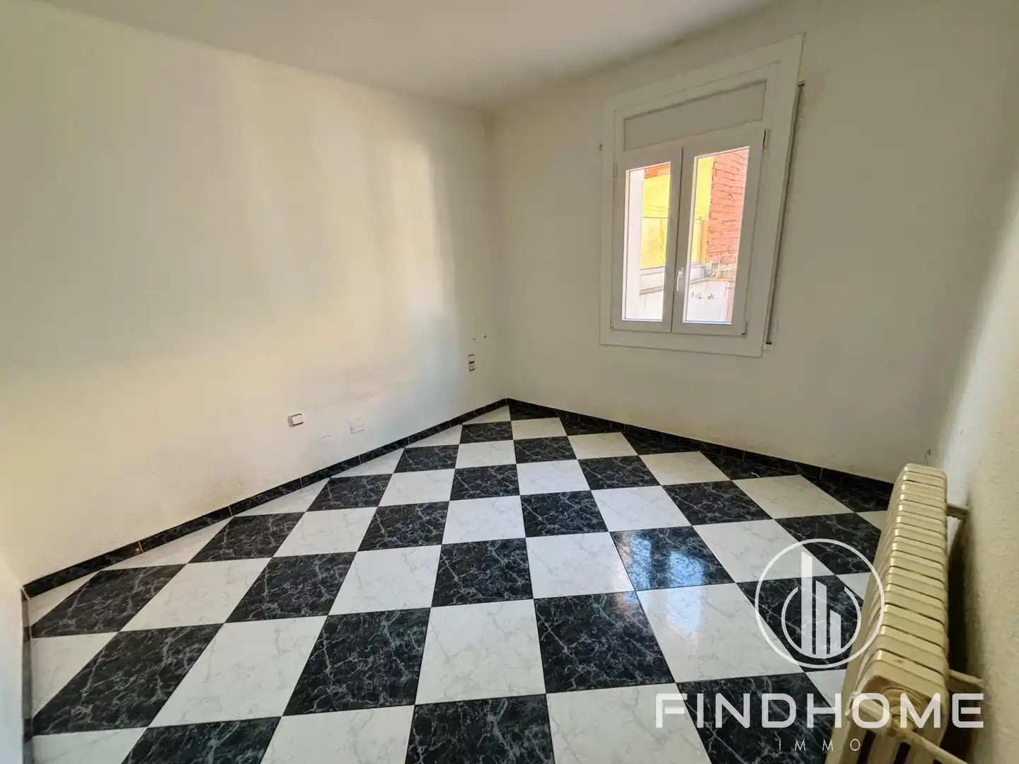 Vista exterior de Casa o xalet en venda en Olot amb Aire condicionat, Calefacció i Terrassa