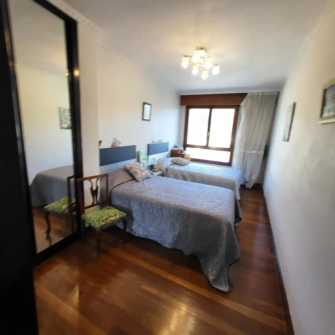 Habitación de Piso en venta en Basauri  con Calefacción, Terraza y Trastero