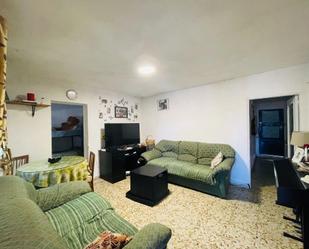 Sala d'estar de Finca rústica en venda en El Viso de San Juan amb Piscina