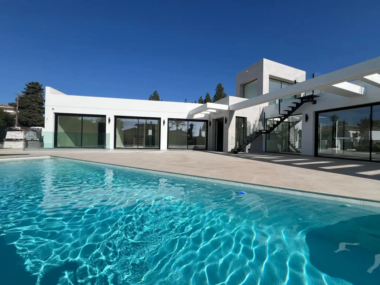 Piscina de Casa o xalet en venda en El Faro de Calaburra - Chaparral