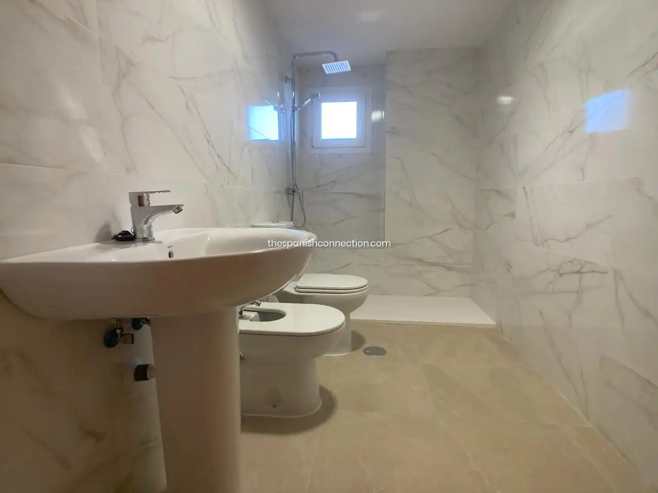 Badezimmer von Wohnungen zum Verkauf in La Manga del Mar Menor mit Klimaanlage, Heizung und Privatgarten