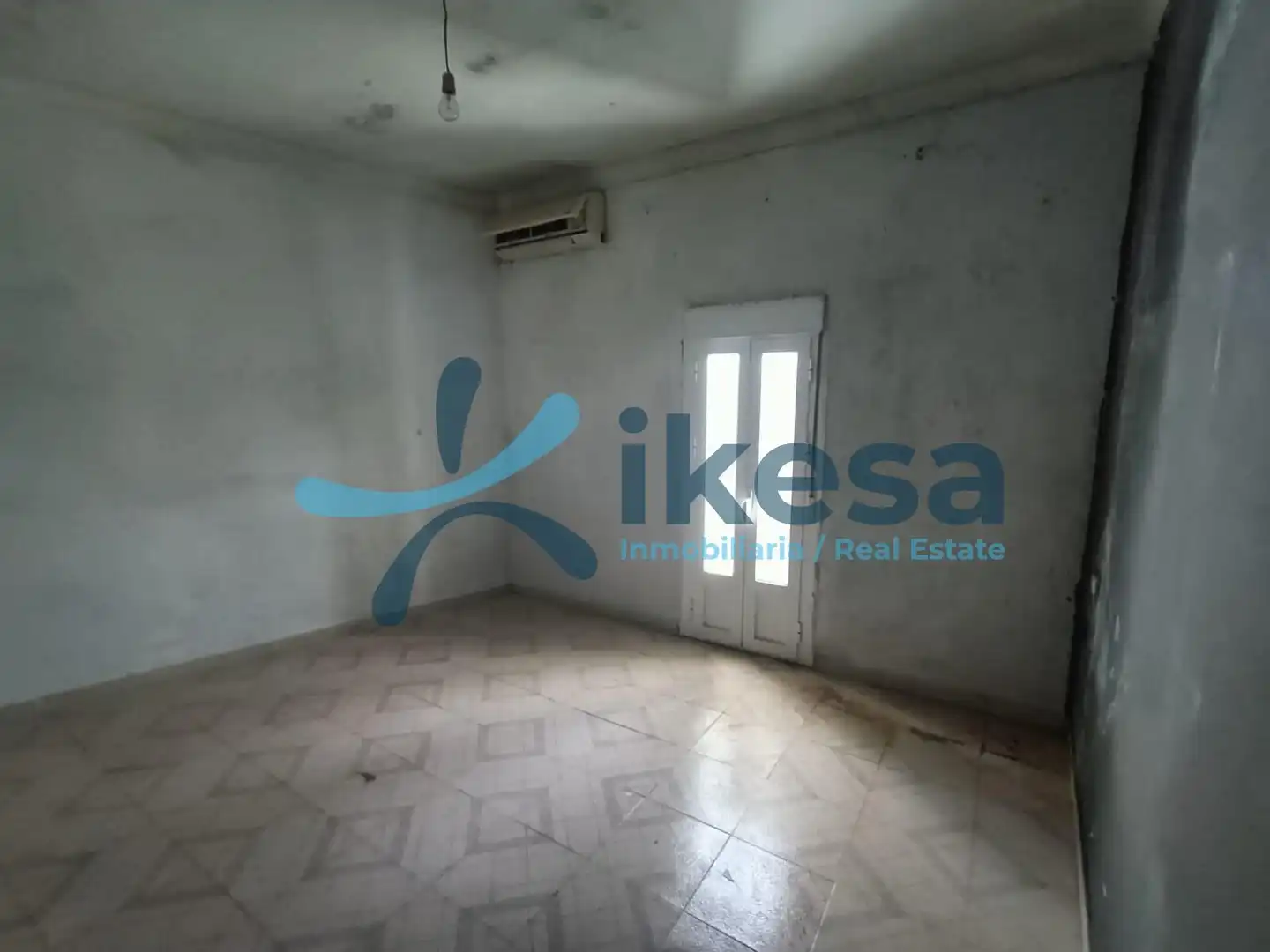 Casa adosada en venta en Lora del Río