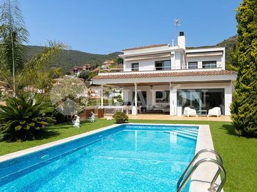 Casa con piscina in vendita a Alella