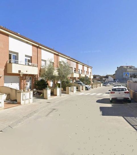 Foto 2 de Casa adosada en venda a Calle Dels Cirerers, Corbins, Lleida