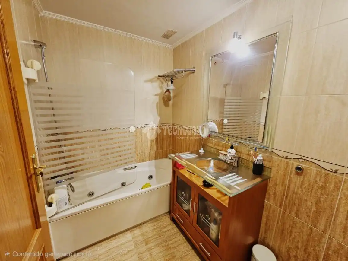 Badezimmer von Dachboden zum Verkauf in Parla mit Klimaanlage, Heizung und Terrasse