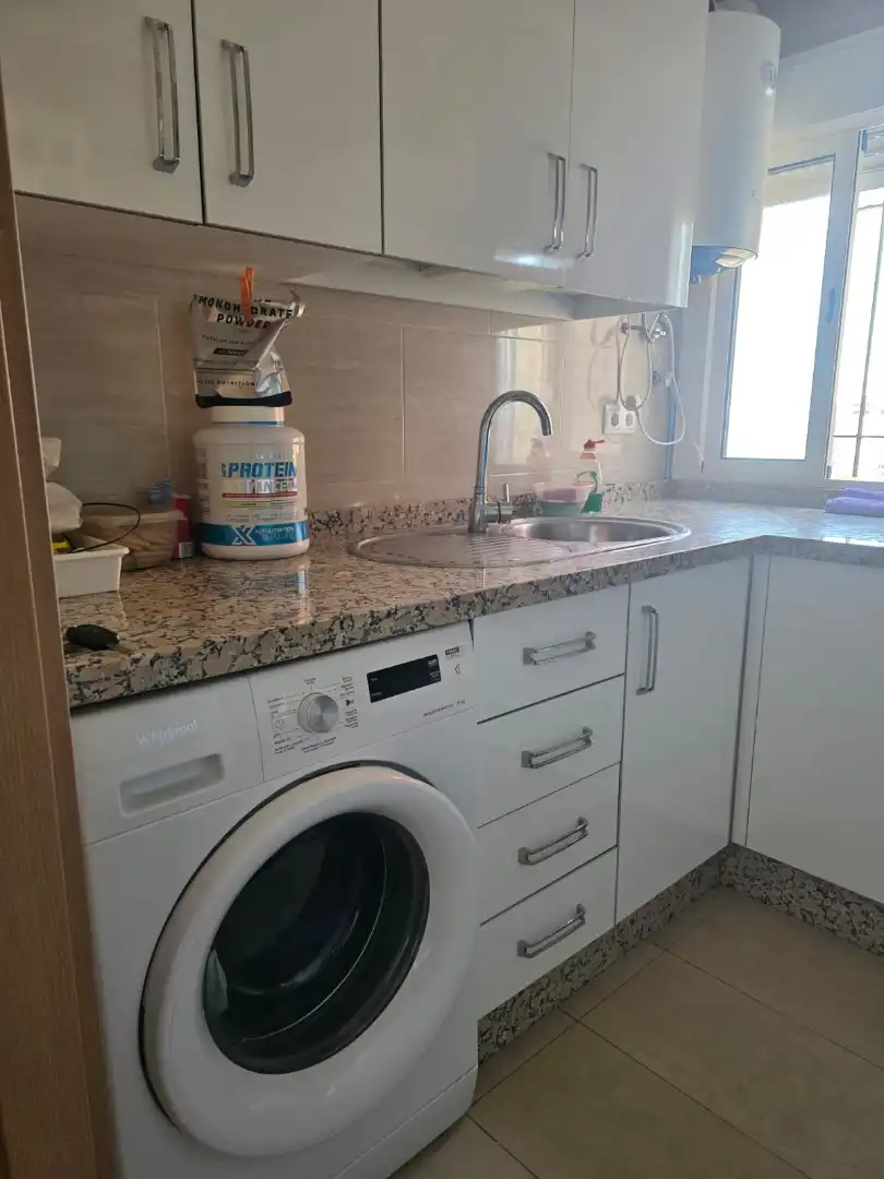 Küche von Wohnung zum Verkauf in Sevilla mit Klimaanlage, Heizung und Ofen