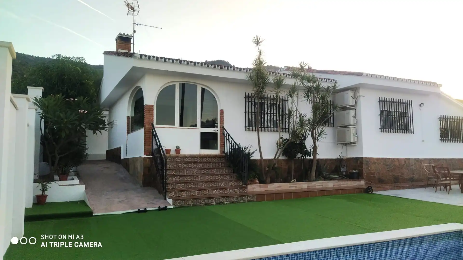 Außenansicht von Haus oder Chalet zum Verkauf in Alhaurín de la Torre mit Klimaanlage, Heizung und Privatgarten