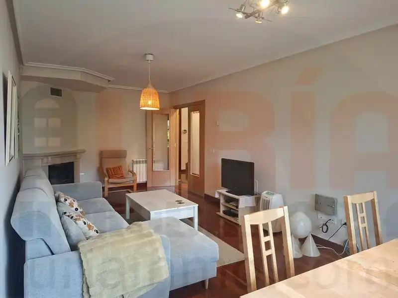 Sala de estar de Casa o chalet en venta en Sariego con Calefacción, Terraza y Trastero