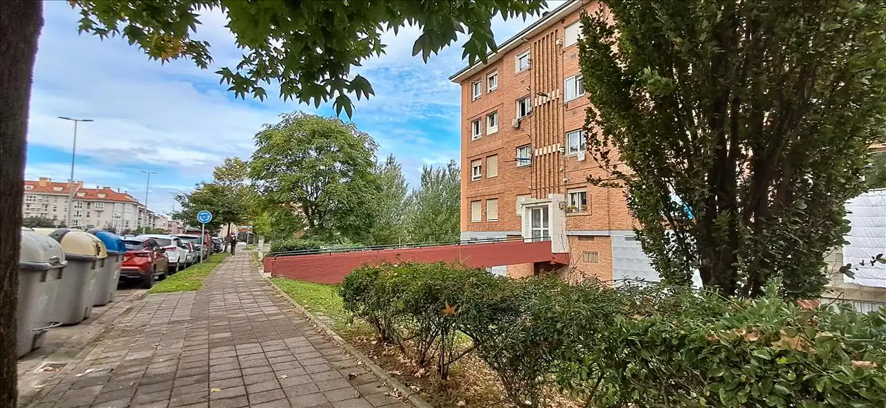 Vista exterior de Piso en venta en Santander