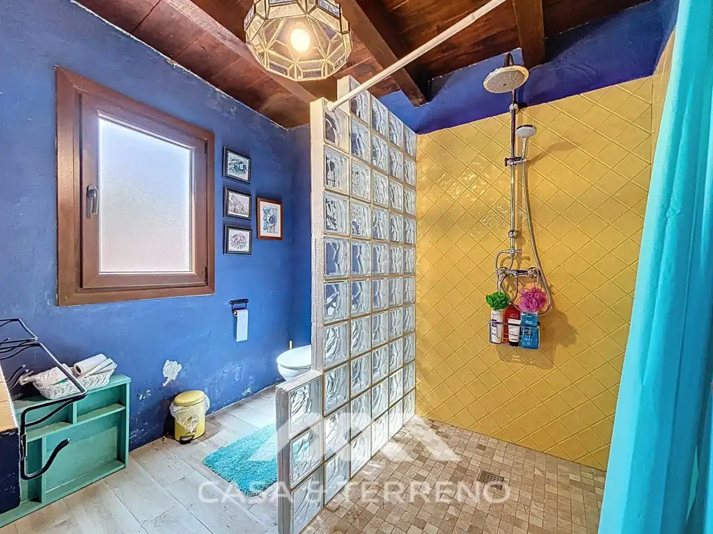 Bany de Casa o xalet en venda en Comares amb Aire condicionat, Jardí privat i Terrassa