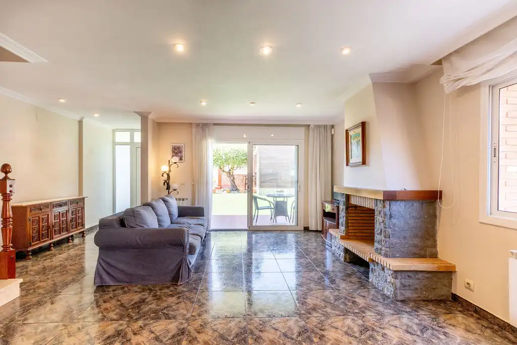Sala de estar de Casa o chalet en venta en Sant Vicenç de Montalt con Aire acondicionado, Calefacción y Terraza