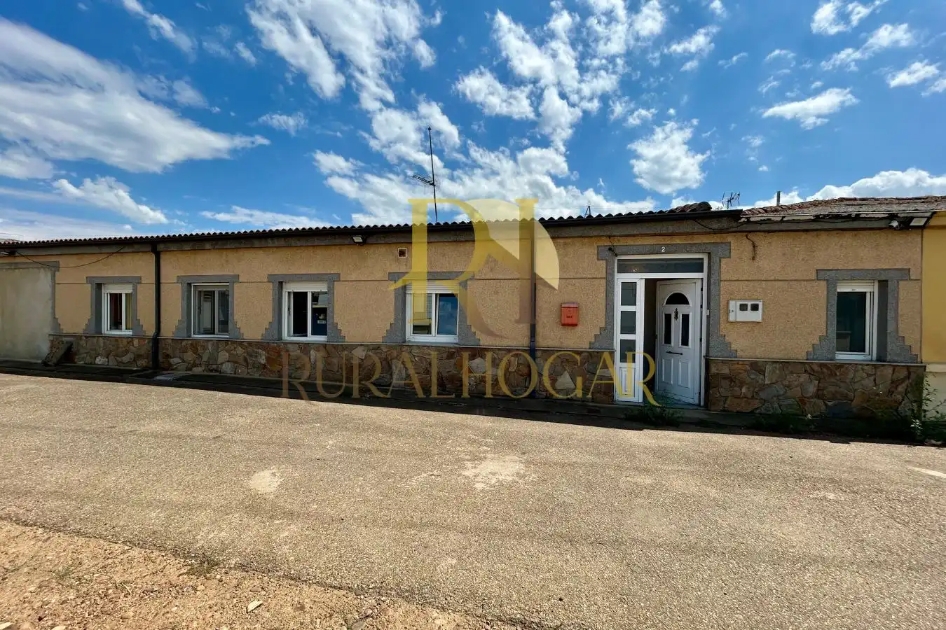 Vista exterior de Casa o chalet en venta en Bustillo del Páramo con Calefacción, Jardín privado y Terraza