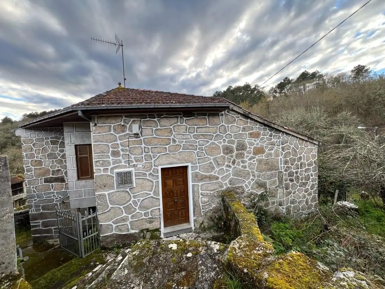 Vista exterior de Finca rústica en venda en Ourense Capital  amb Jardí privat, Terrassa i Moblat
